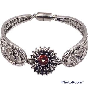 Sunflower Snap Jewelry Floral Bracelet with 18mm Snap w/ Red Stone! SEE VIDEO!